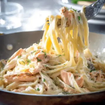 Alfredo Salmon Pasta