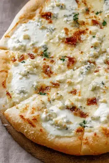 10 Minute Creamy Garlic White Pizza Sauce Recipe