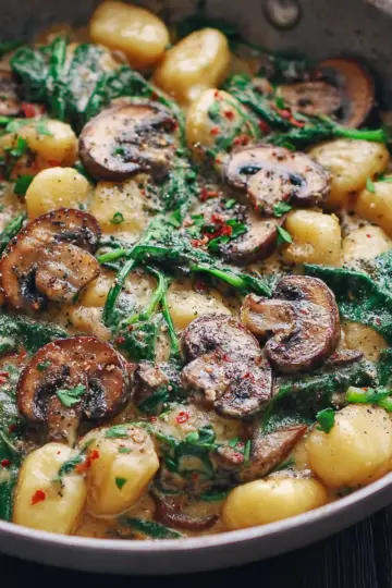 Creamy Spinach and Mushroom Gnocchi