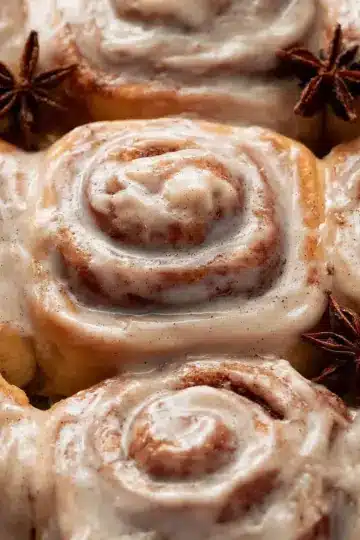 Chai Cinnamon Rolls