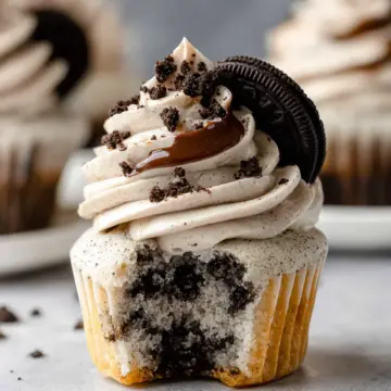 Cookies & Cream Oreo Cupcakes