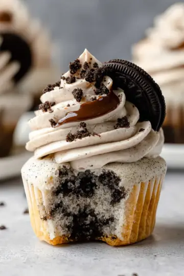 Cookies & Cream Oreo Cupcakes