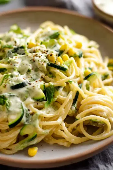 Pasta with Creamy Zucchini Sauce