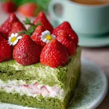 Strawberry Matcha Latte Cake